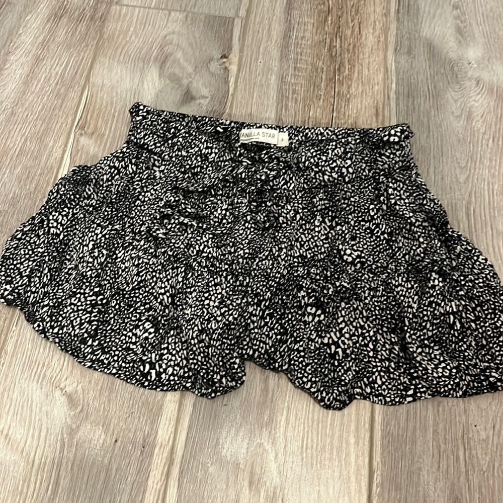 Black and white flowy shorts